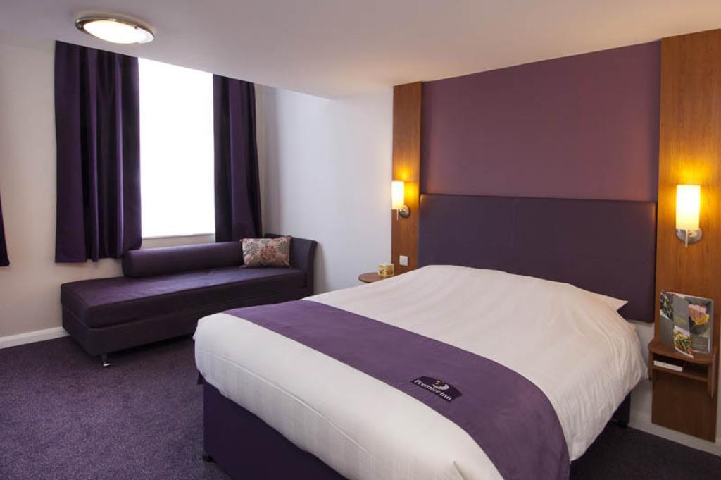 Premier Inn London Harrow Buitenkant foto
