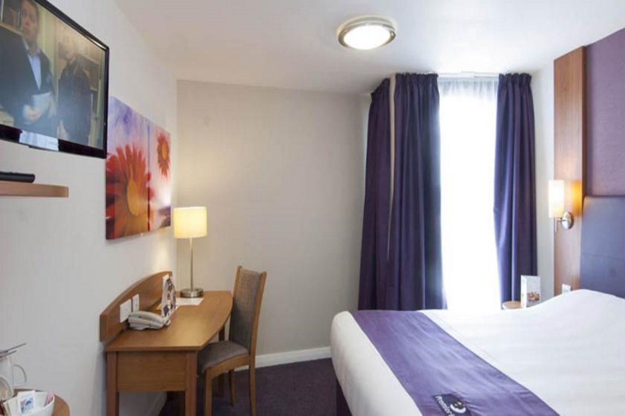 Premier Inn London Harrow Buitenkant foto