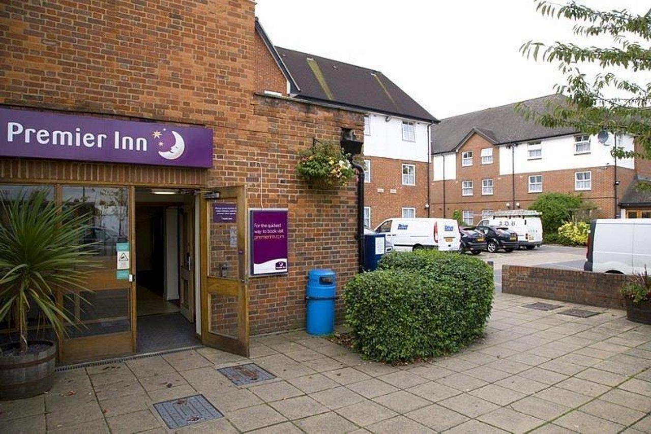 Premier Inn London Harrow Buitenkant foto