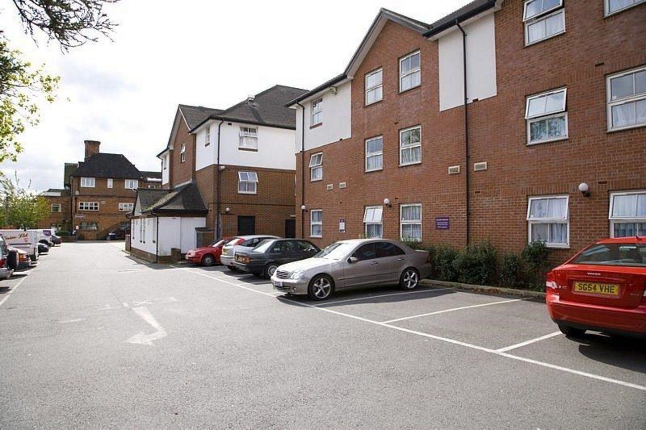 Premier Inn London Harrow Buitenkant foto