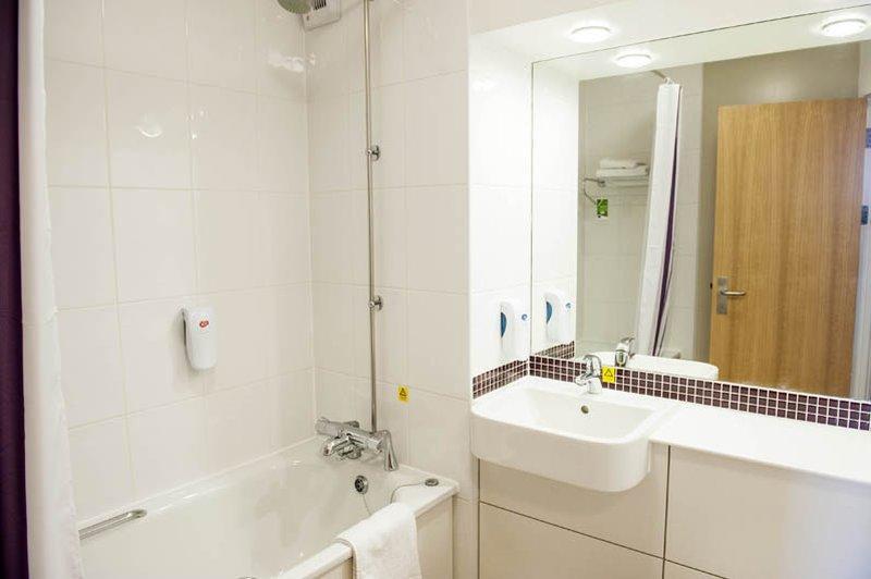 Premier Inn London Harrow Buitenkant foto