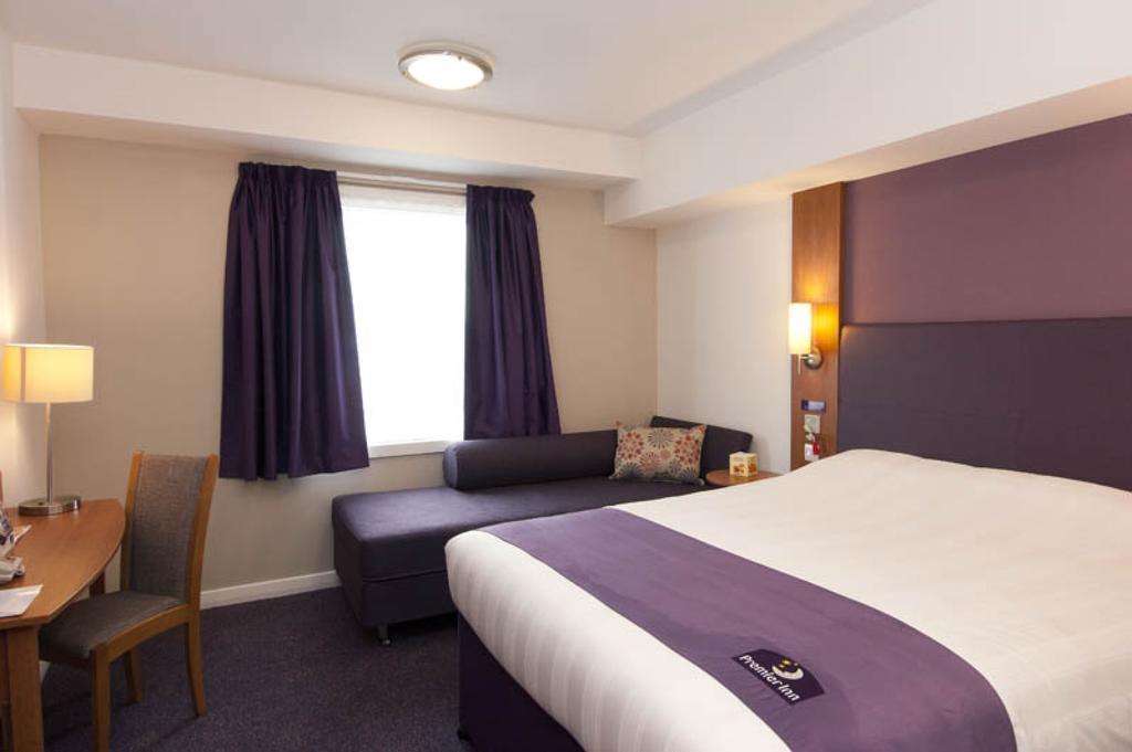 Premier Inn London Harrow Buitenkant foto